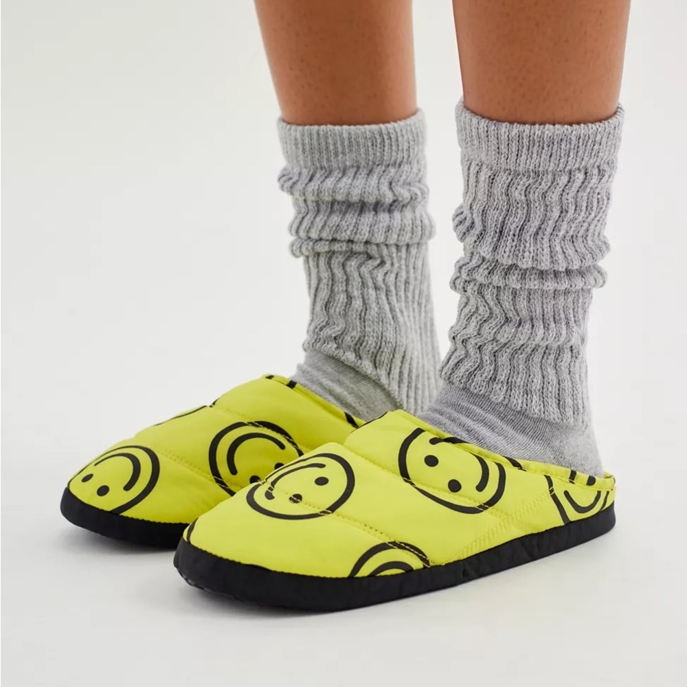EUC BAGGU Smile Puffy Slippers S/M 5-7